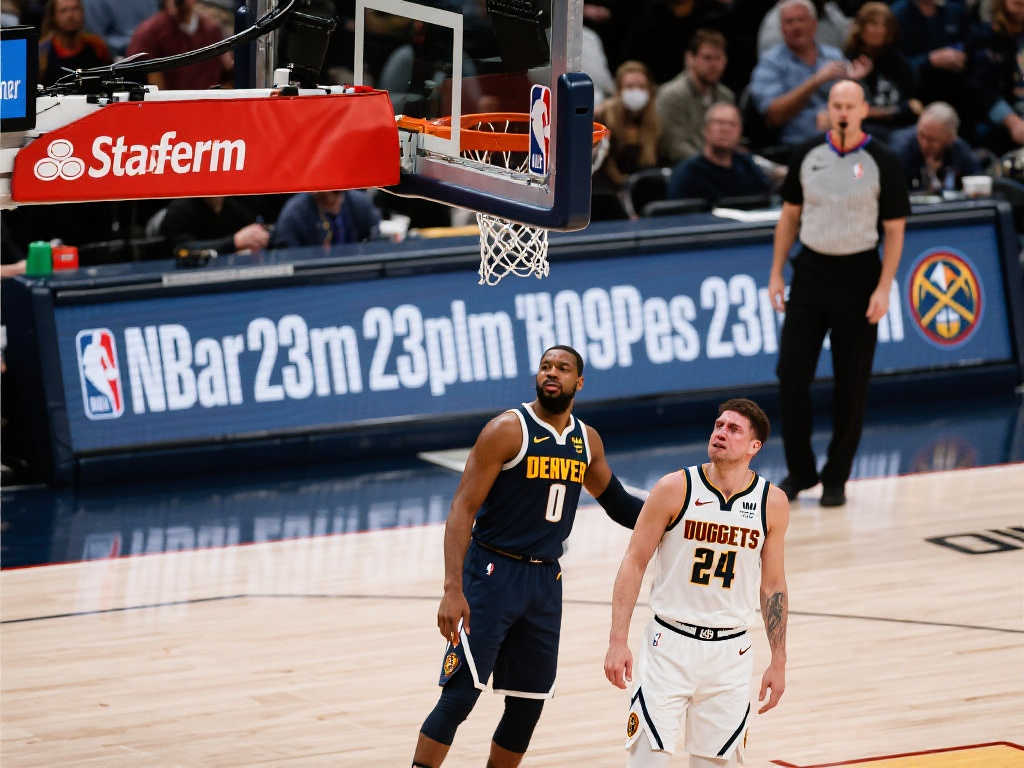 季后赛单节落后23+无队翻盘 掘金首节惨输24分创历史0-9纪录